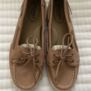 Women’s size 7 Sperry shoes